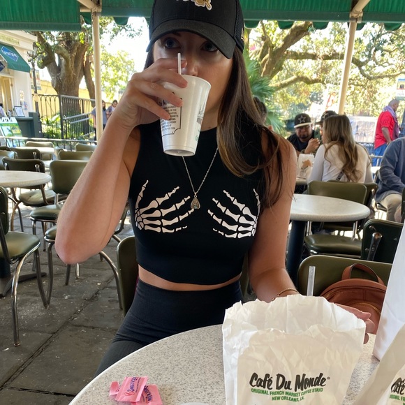 Meet your Posher, Michelle - Picture 3 of 3